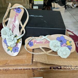 Poetic License of London Mint Julip Sandals in White Sz 7 1/2 NEW